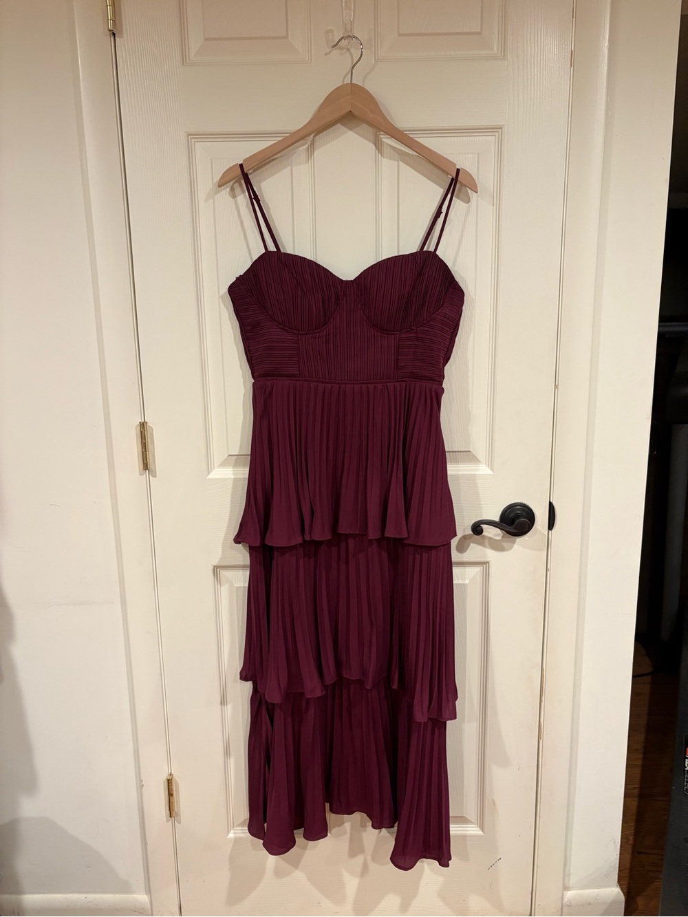 Lulu’s Women's Pleated Tiered Spaghetti Strap Dress - Wine